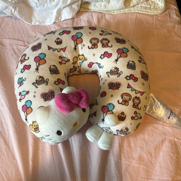 Hello kitty travel pillow - Picture 1 of 4